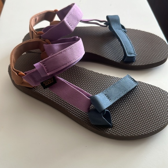 Brand new, never worn Teva sandals! Size:10 - Picture 4 of 4